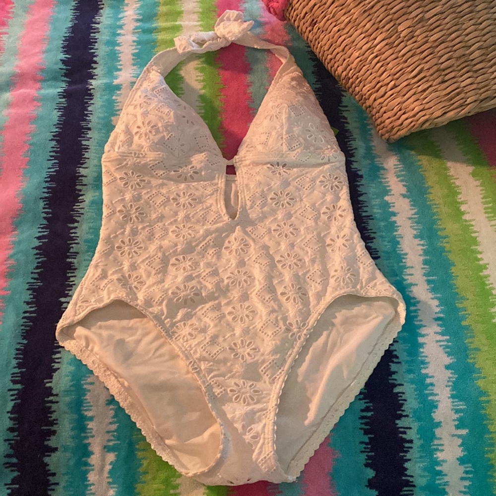 Kate Spade White Flower Eyelet One Piece Halter Bathing Suit 🌸🏝 - Picture 2 of 6